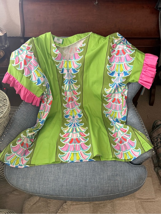 HOUSE OF MBR Dresses & Skirts - HOUSE OF MBR Bright Green accented Women's Top with Pink Trim NEVER WORN